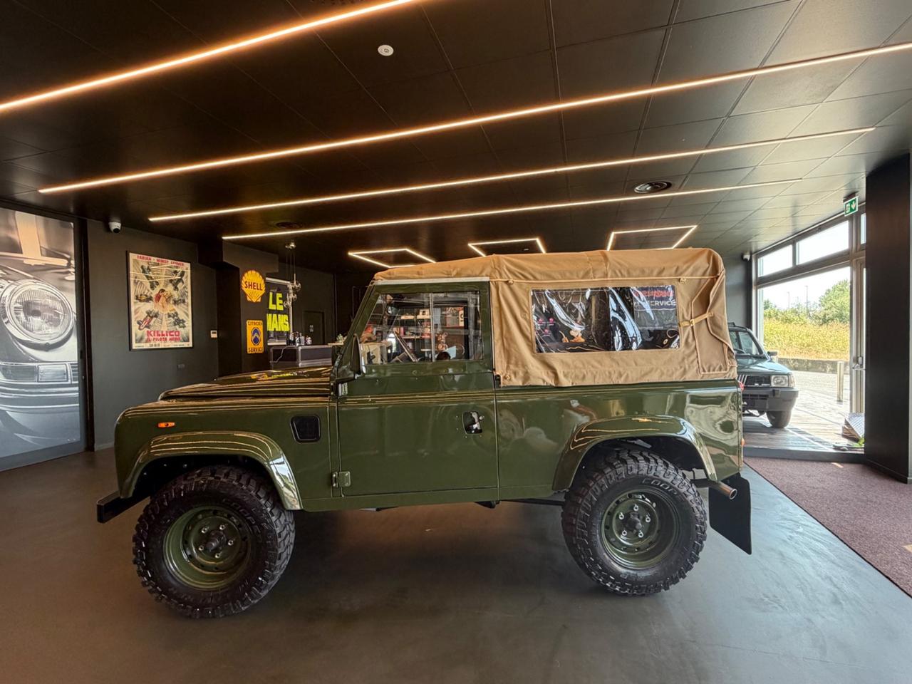 Land Rover Defender 90 diesel Soft-top 19J