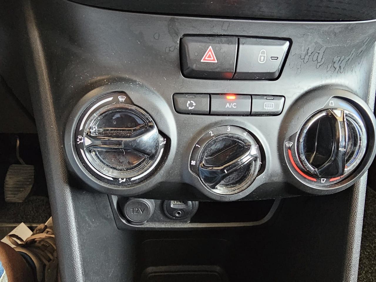Peugeot 2008 1.4 HDi 68CV Active + GANCIO TRAINO