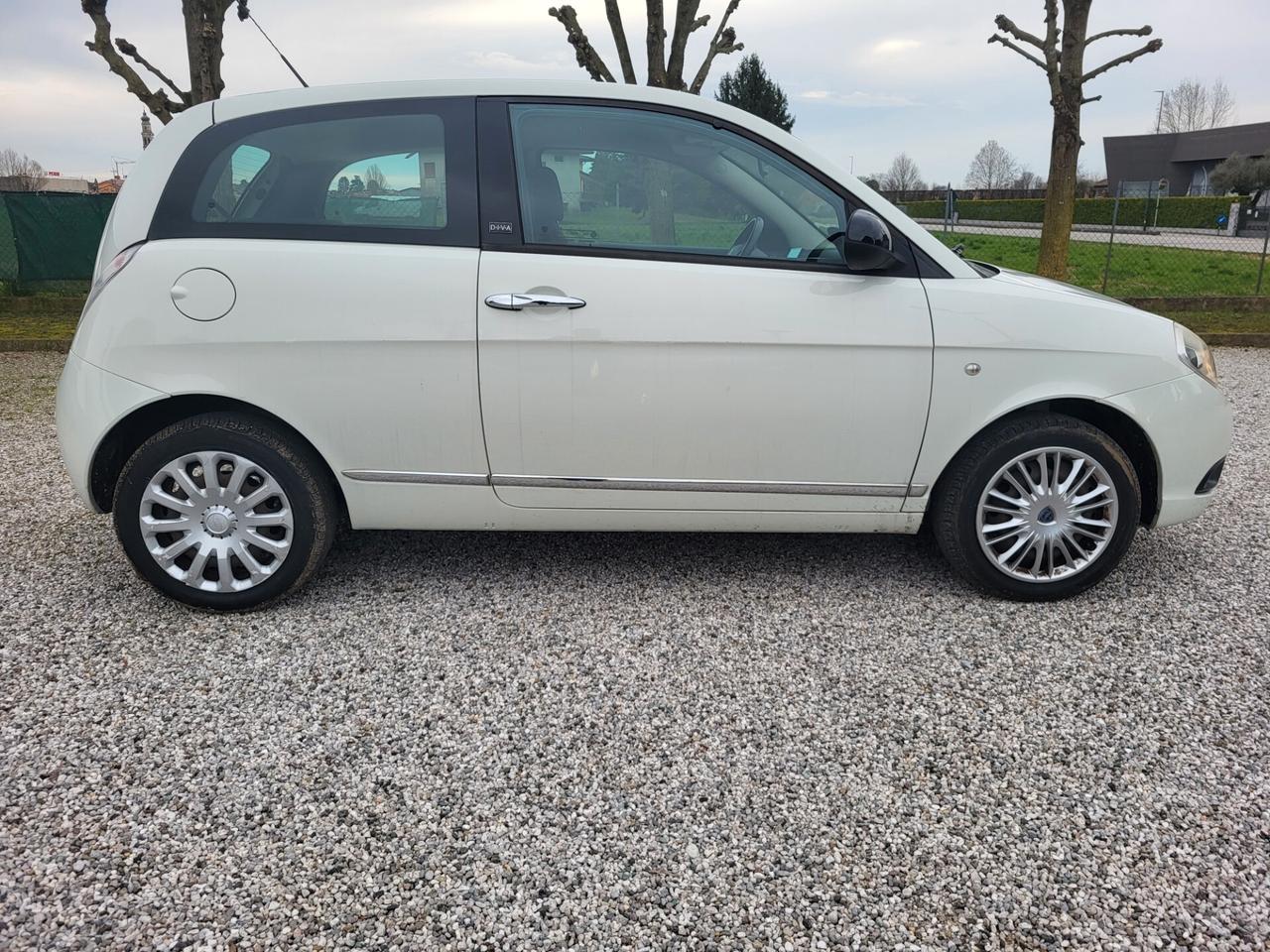 Lancia Ypsilon 1.3 MJT 75 CV Diva
