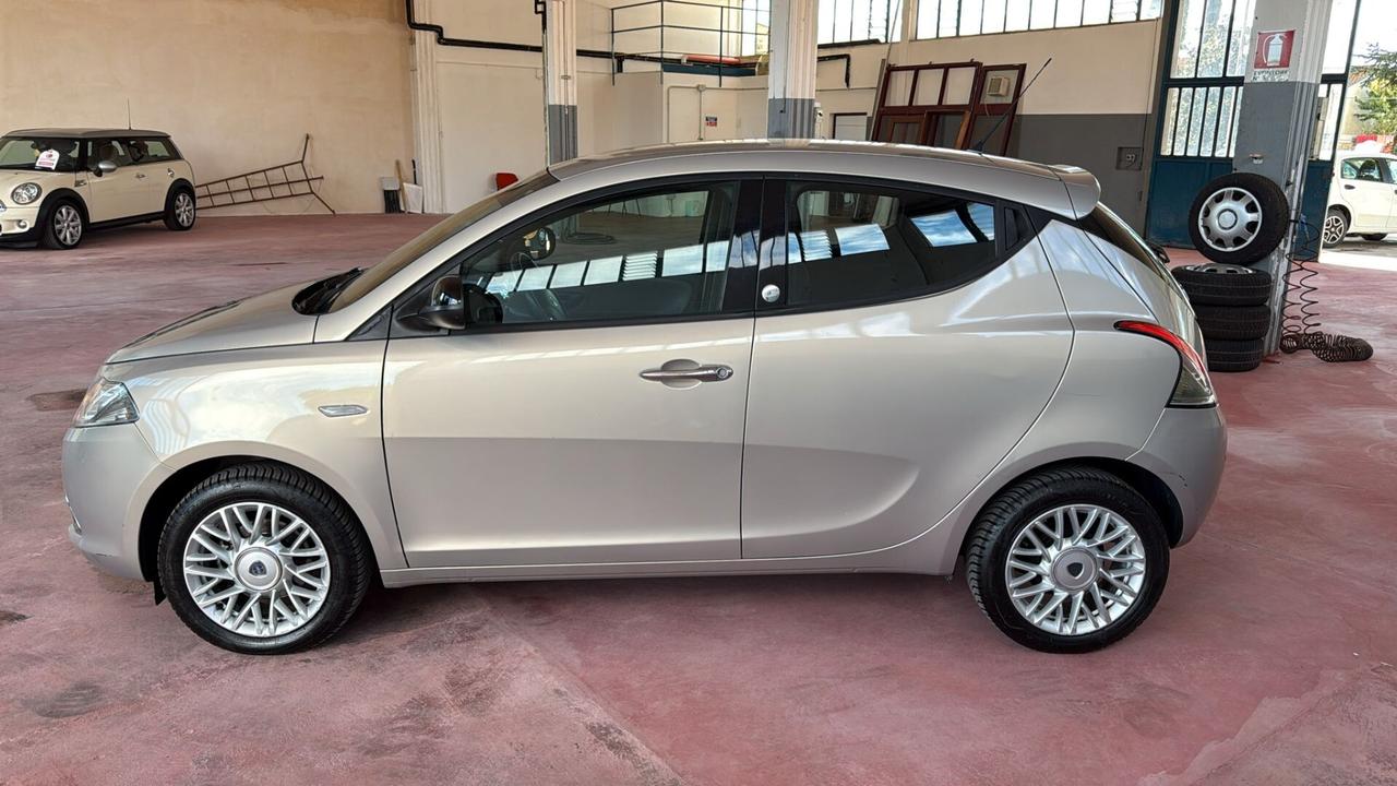 Lancia Ypsilon 1.2 69 CV 5 porte GPL Ecochic Silver
