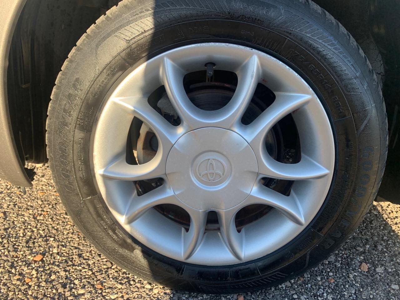 Toyota Yaris 1.4 D-4D 5 porte Sol - 2004