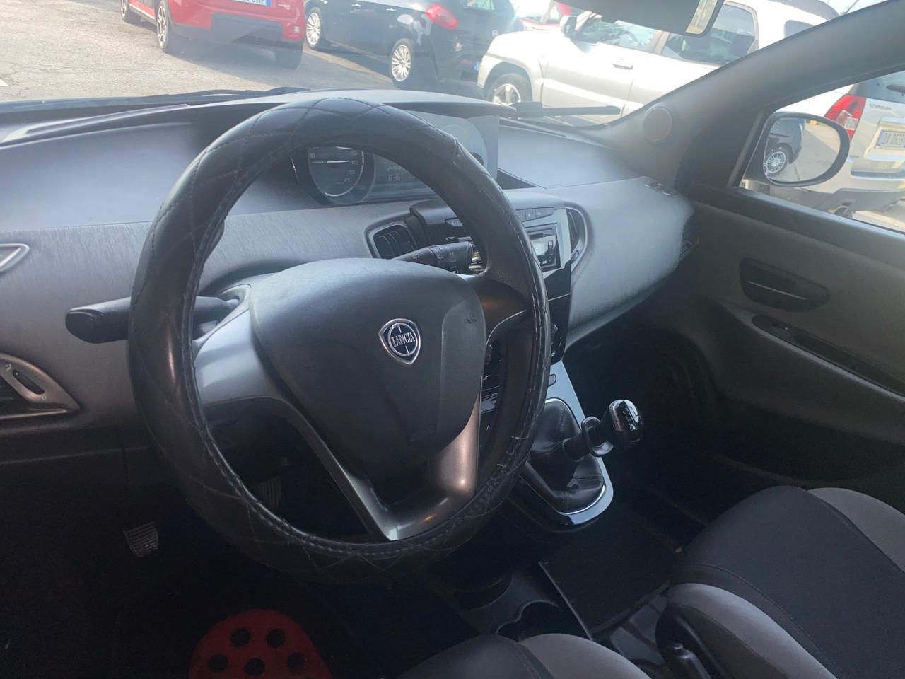 Lancia Ypsilon 0.9 TwinAir 85 CV 5 porte Metano Ecochic Silver