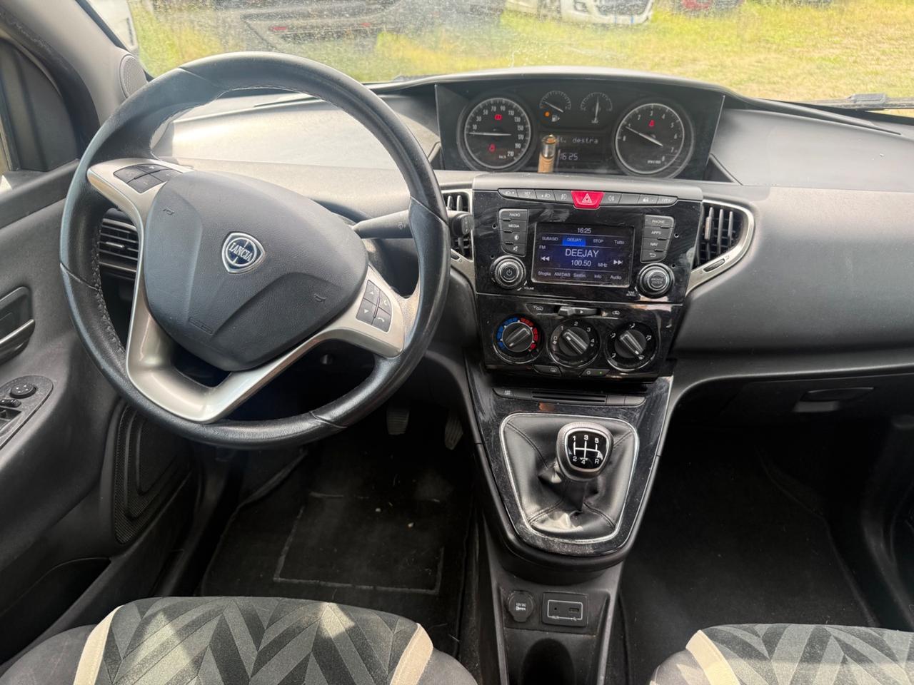 Lancia Ypsilon 1.2 69 CV 5 porte Platinum