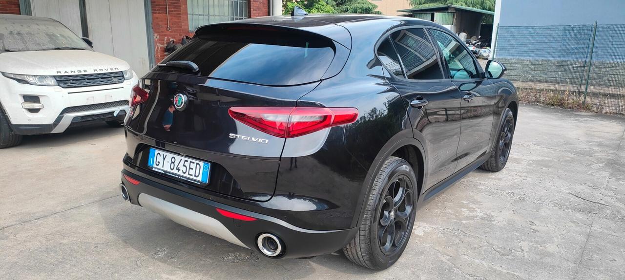 Alfa Romeo Stelvio 2.2 Turbodiesel 210 CV AT8 Q4 Executive