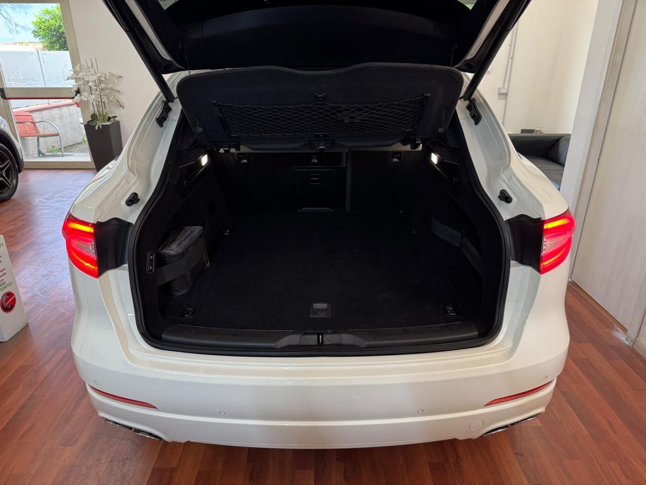 MASERATI LEVANTE V6 275 CV AWD GRANLUSSO / TETTO
