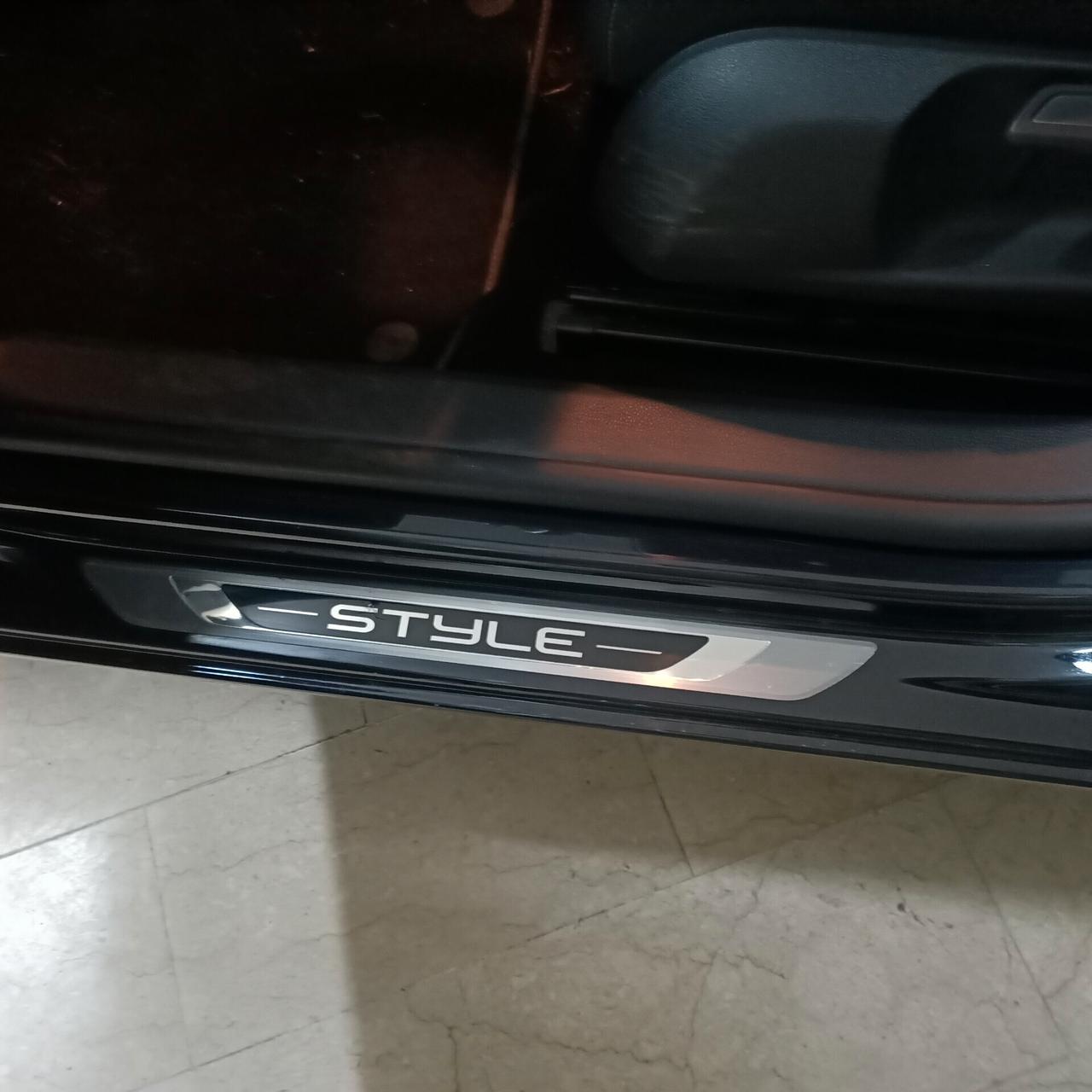 Volkswagen Golf 1.6 TDI DPF 5p. Highline - ANNO 2011