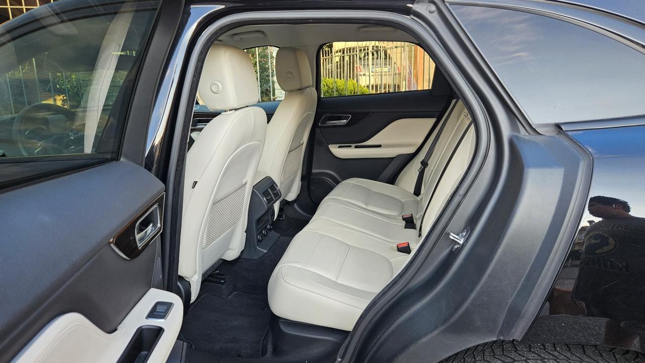 Jaguar F-Pace 2.0 D 180 CV AWD Portfolio