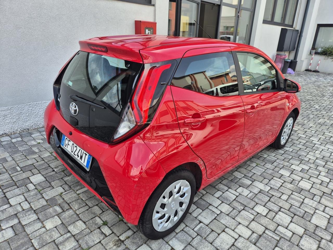 Toyota Aygo 1.0 Connect 5 porte SOLO 3000KM OK NEO