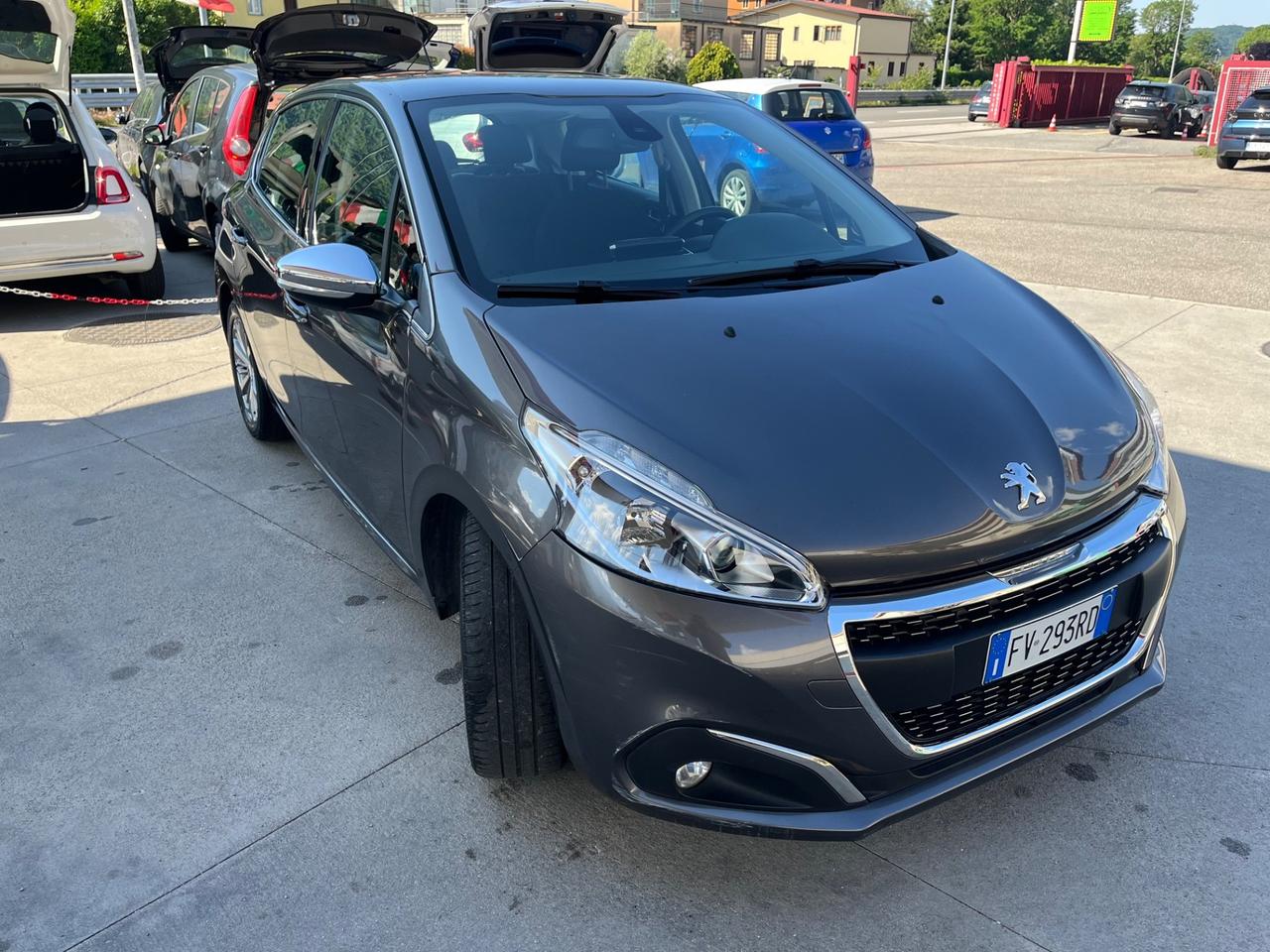 PEUGEOT 208 - NEOPATENTATI