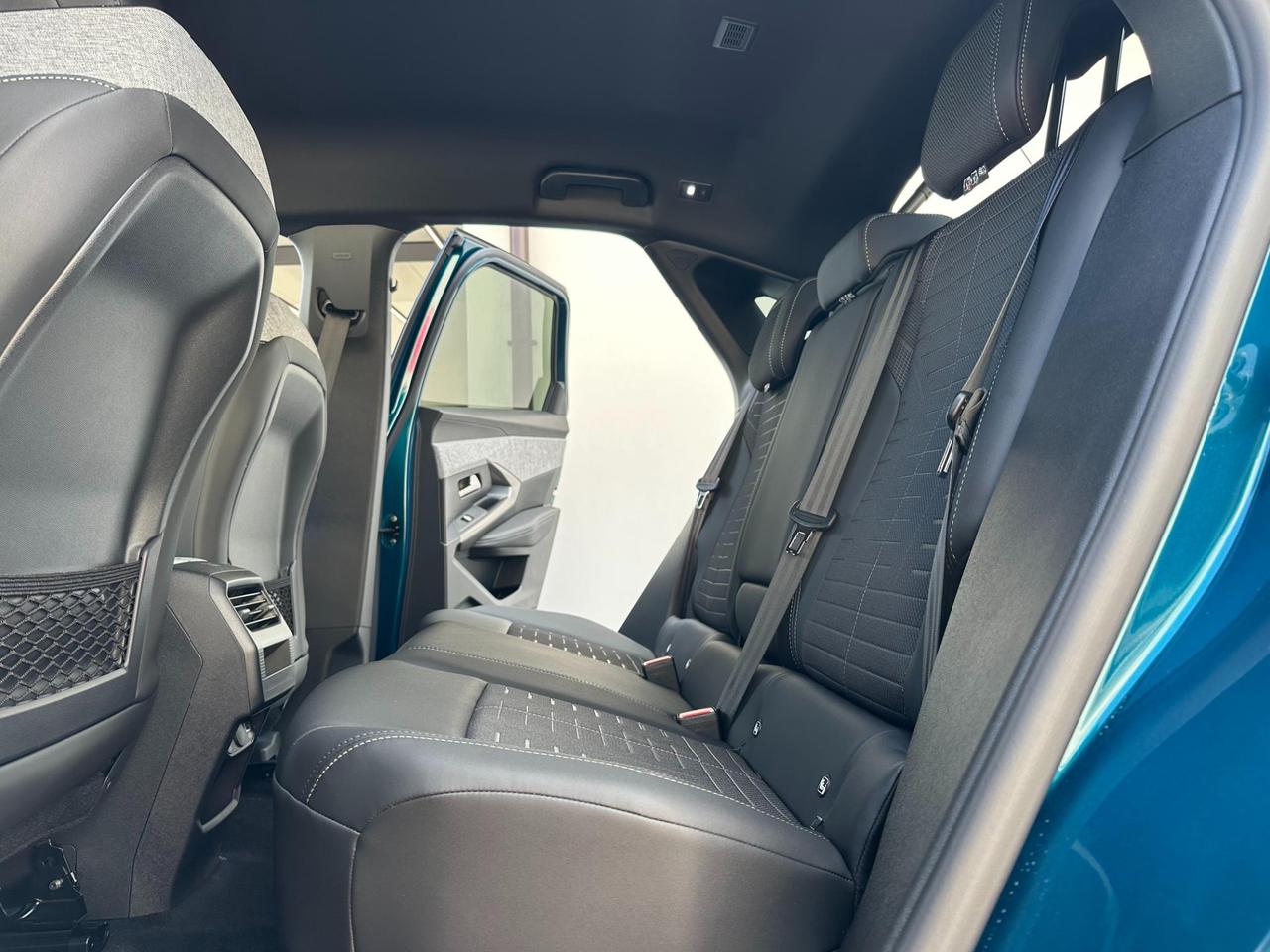 Peugeot 3008 1.2 hybrid GT 145cv e-dcs6