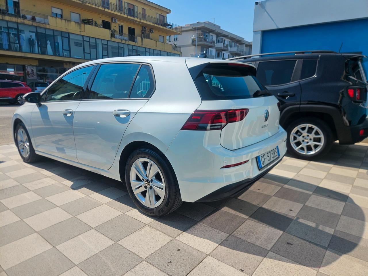 Volkswagen Golf 8 1.0 eTSI 110cv EVO DSG Life