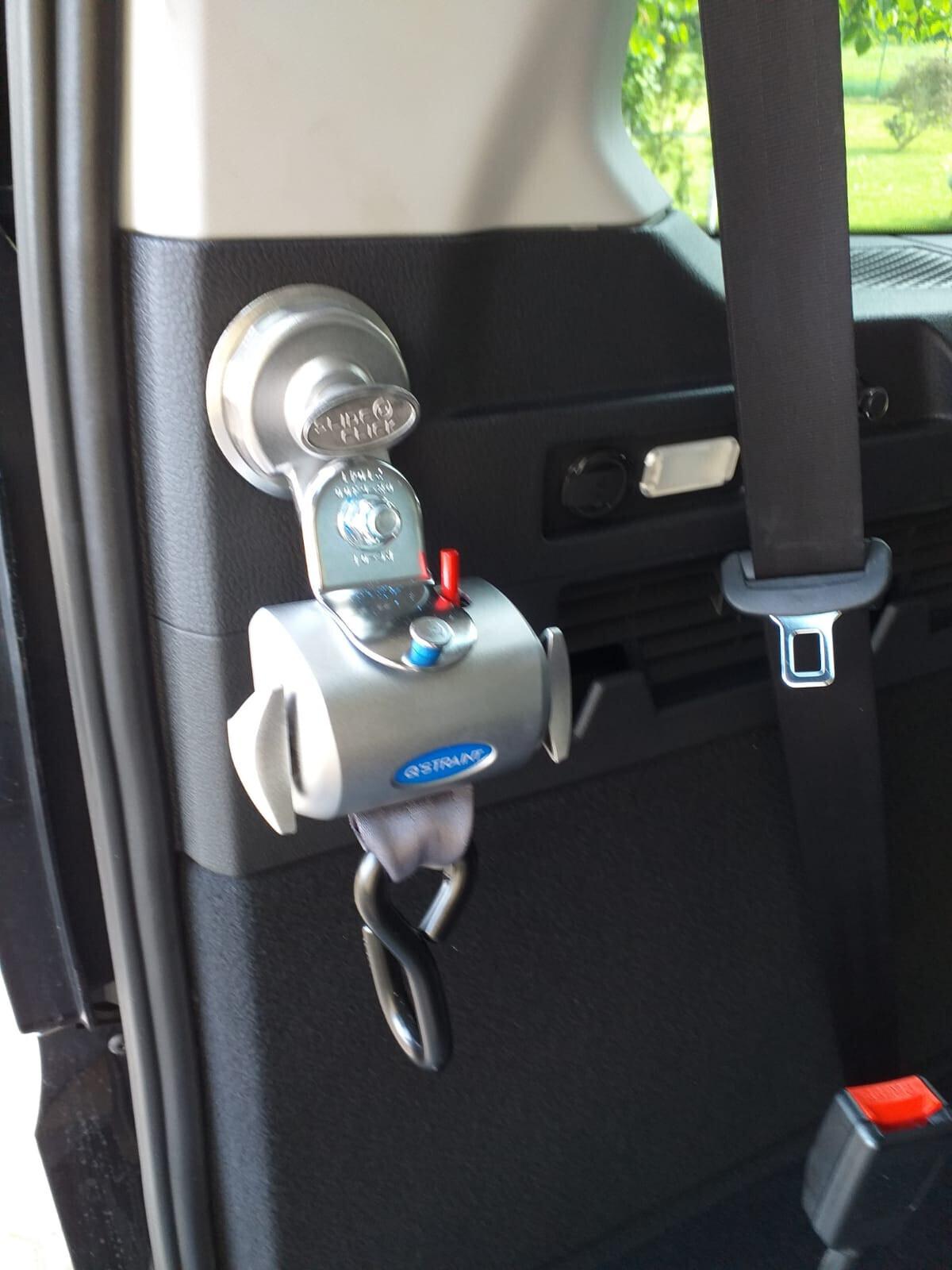 Ford Connect TRASPORTO DISABILI USATO D'OCCASIONE