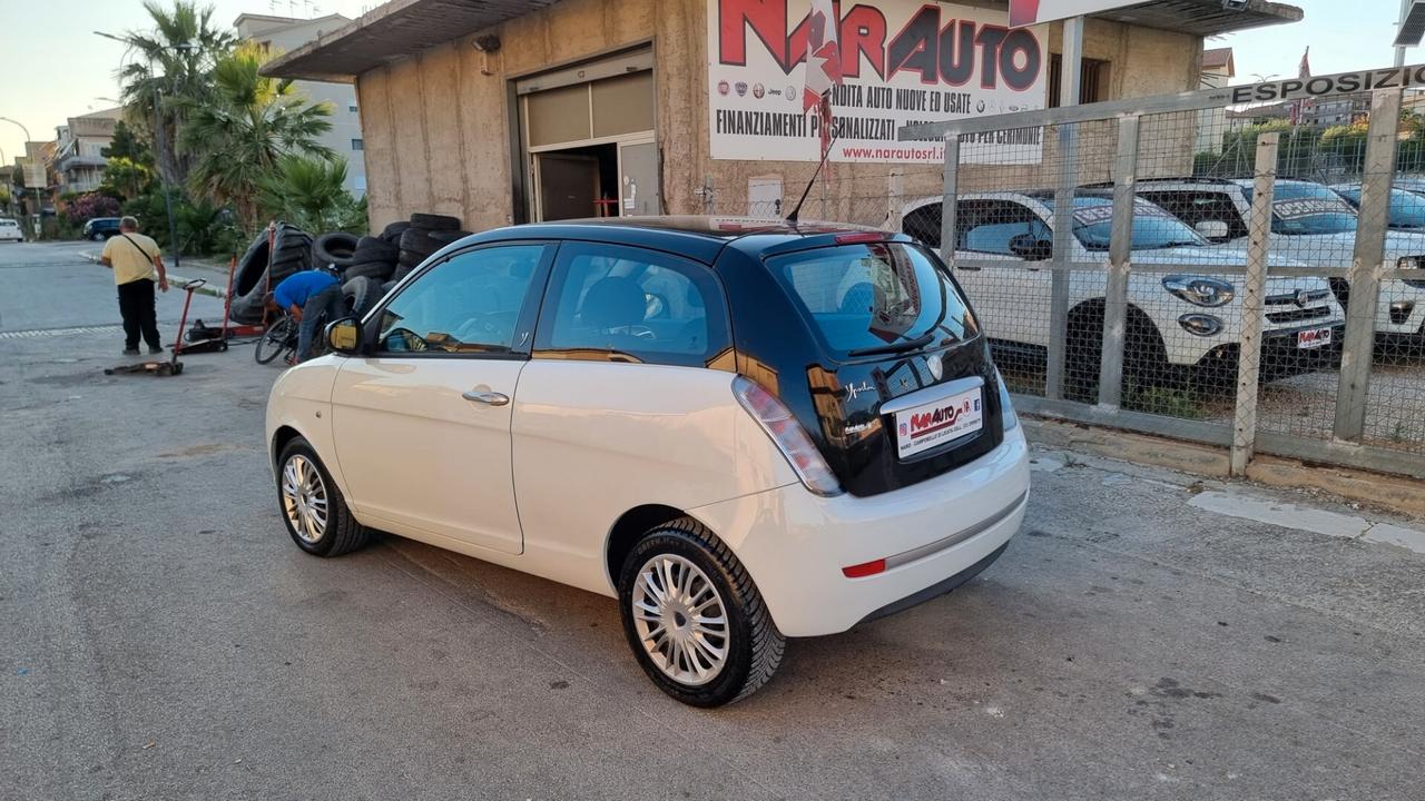 Lancia Ypsilon 1.3 MJT 75 CV Platino