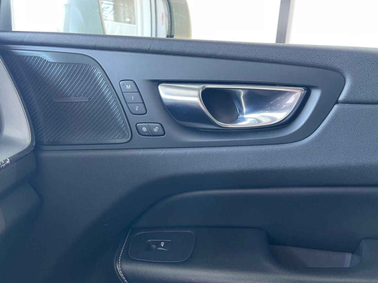 Volvo XC 60 D4 AWD GEARTRONIC MOMENTUM