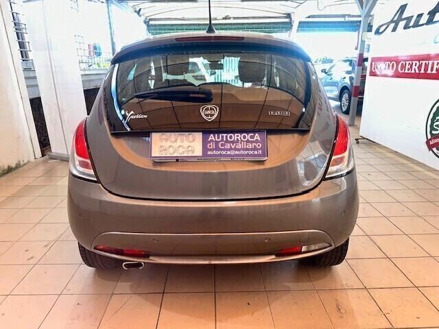 Lancia Ypsilon 1.0 FireFly 5 porte S&S Hybrid Ecochic Gold