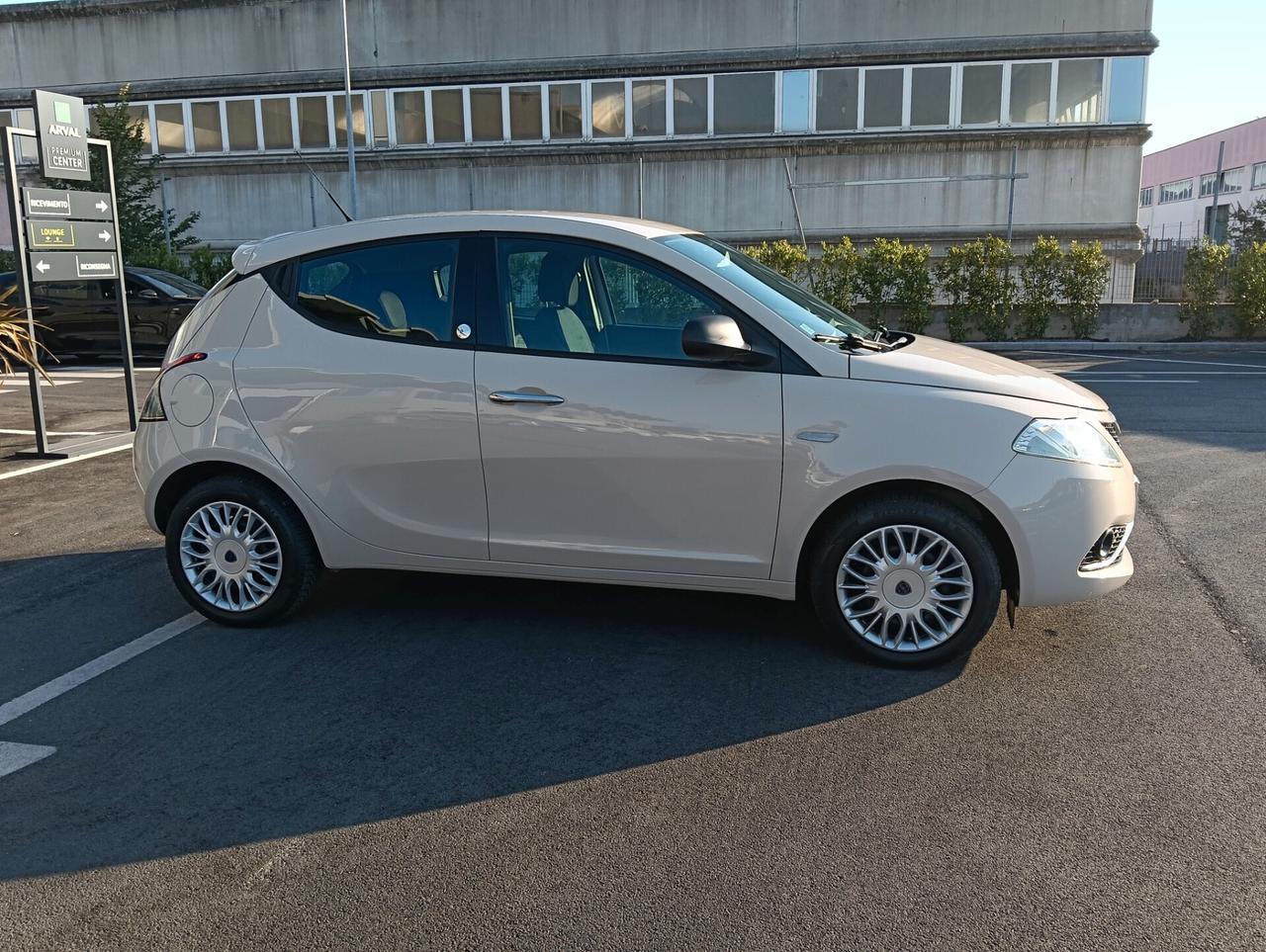 Lancia Ypsilon 1.2 69 CV 5 porte GPL Ecochic Silver