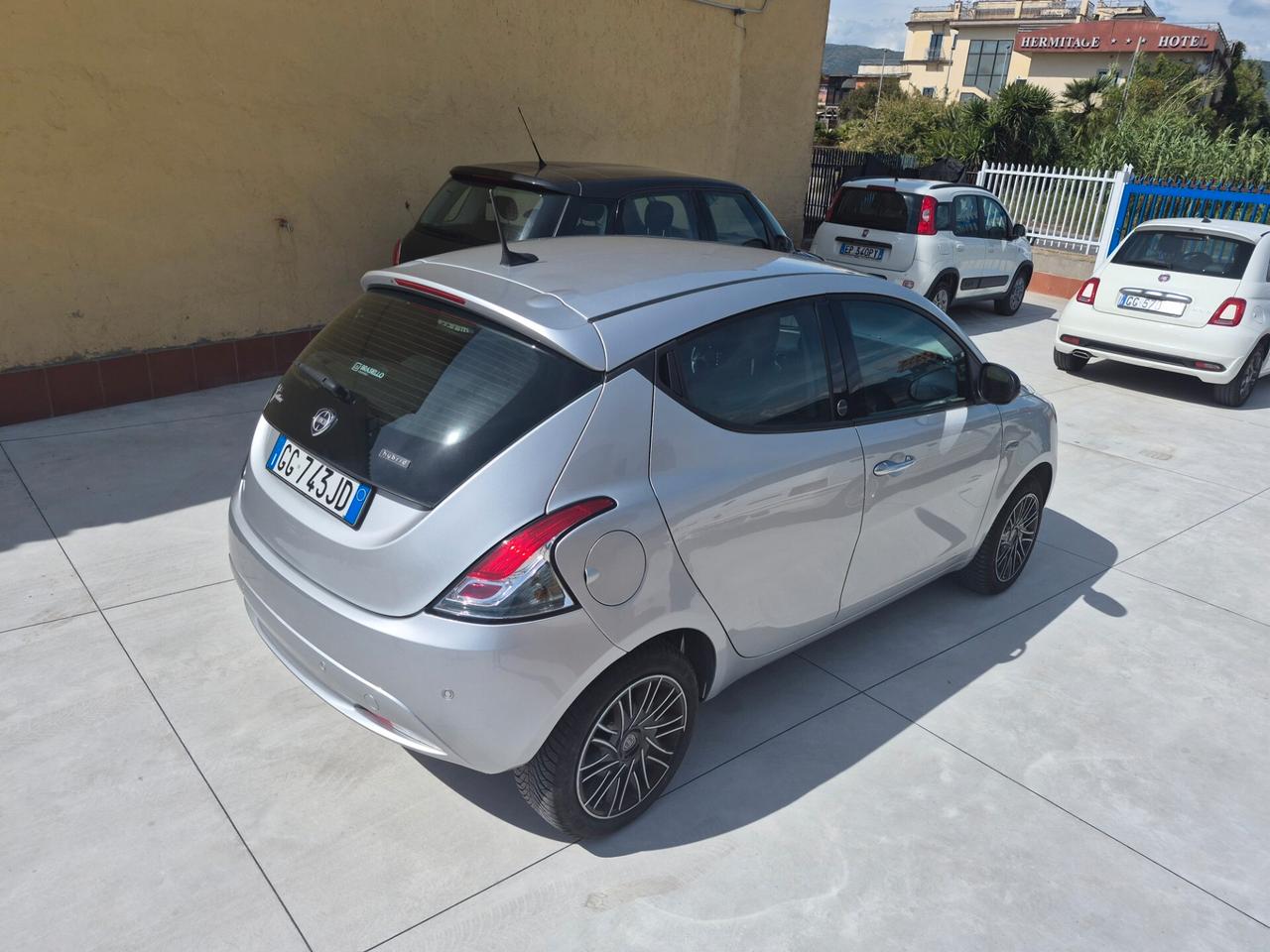 Lancia Ypsilon 1.0 FireFly 5 porte S&S Hybrid Ecochic Silver