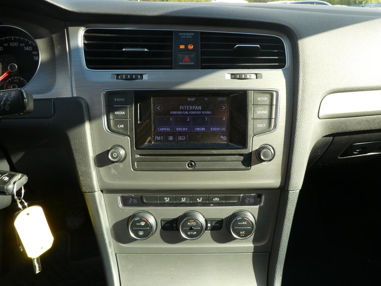 Volkswagen Golf Variant 1.6 TDI 105 CV DSG Comfortline ok neopatentati