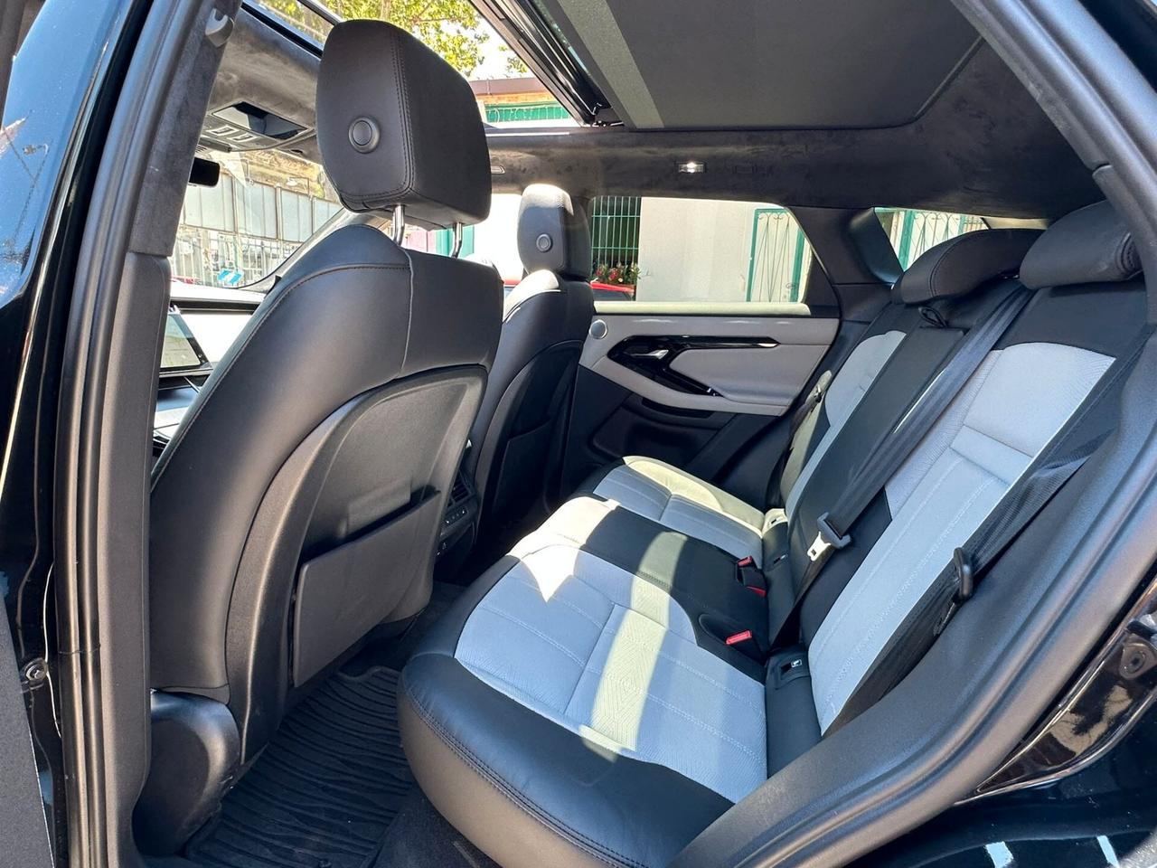 RANGE ROVER EVOQUE AUTOBIOGRAPHY 204 CV AWD - PANO - FULL - UNIPRO