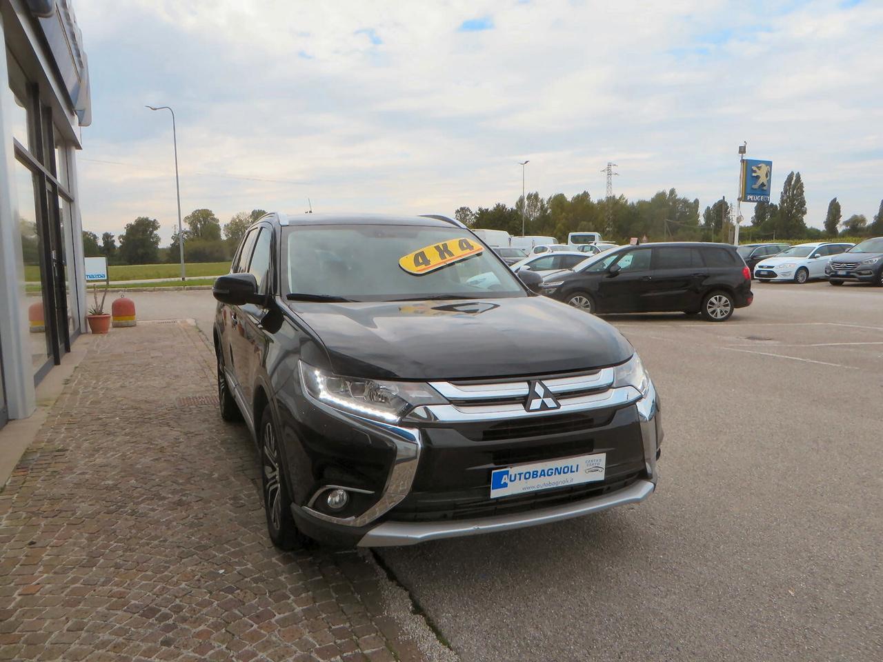 Mitsubishi Outlander INSTYLE PLUS NAVI 2.2 DI-D 4WD Aut. 7 posti