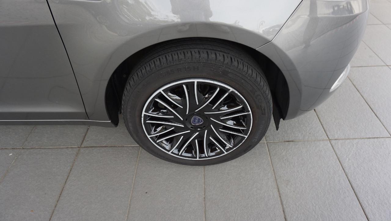 Lancia Ypsilon 1.0 firefly hybrid Silver Plus s&s 70cv