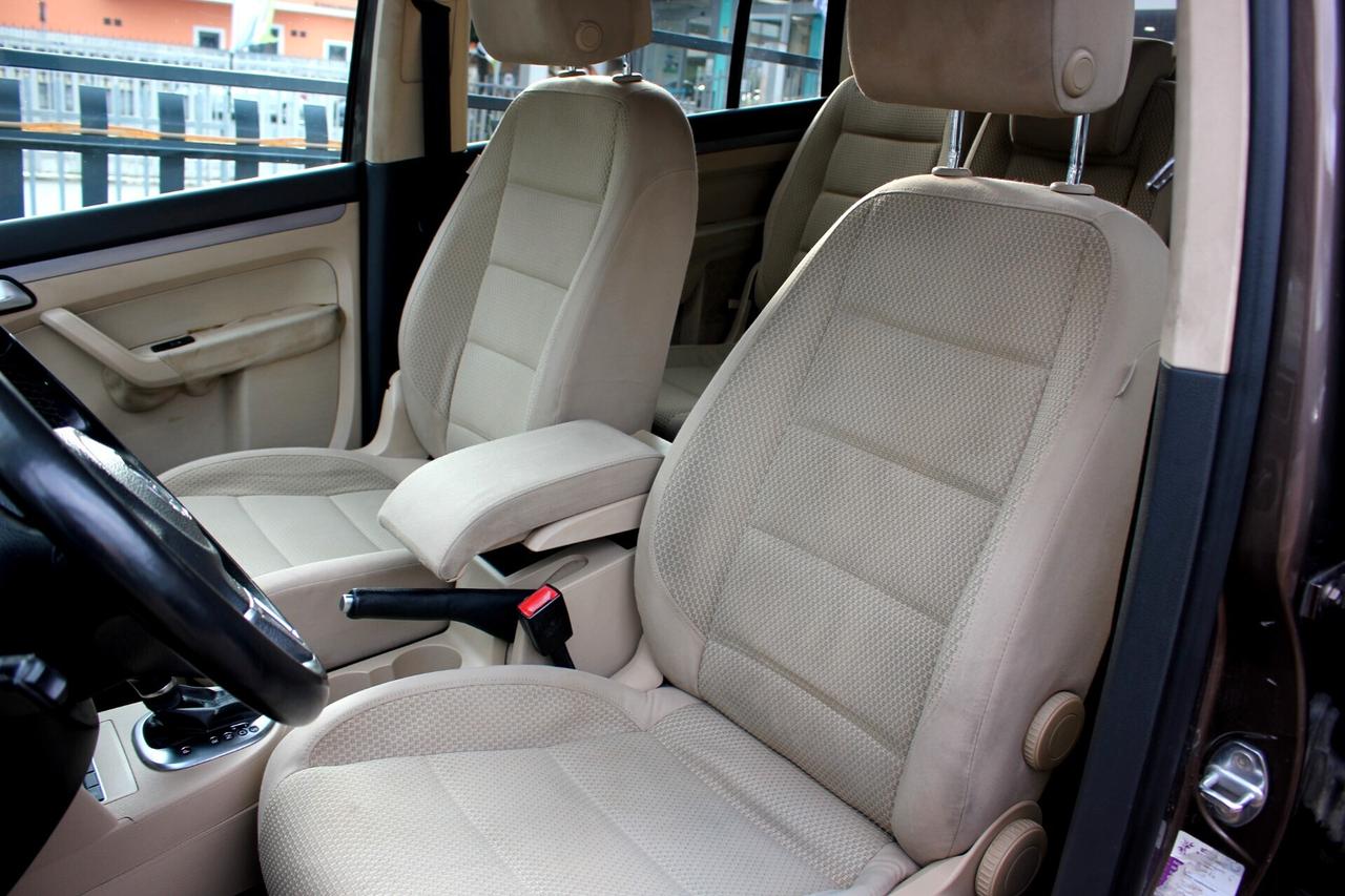 Volkswagen Touran 7 POSTI 1.6 TDI 105 CV AUTOMATICA GARANZIA 12 MESI