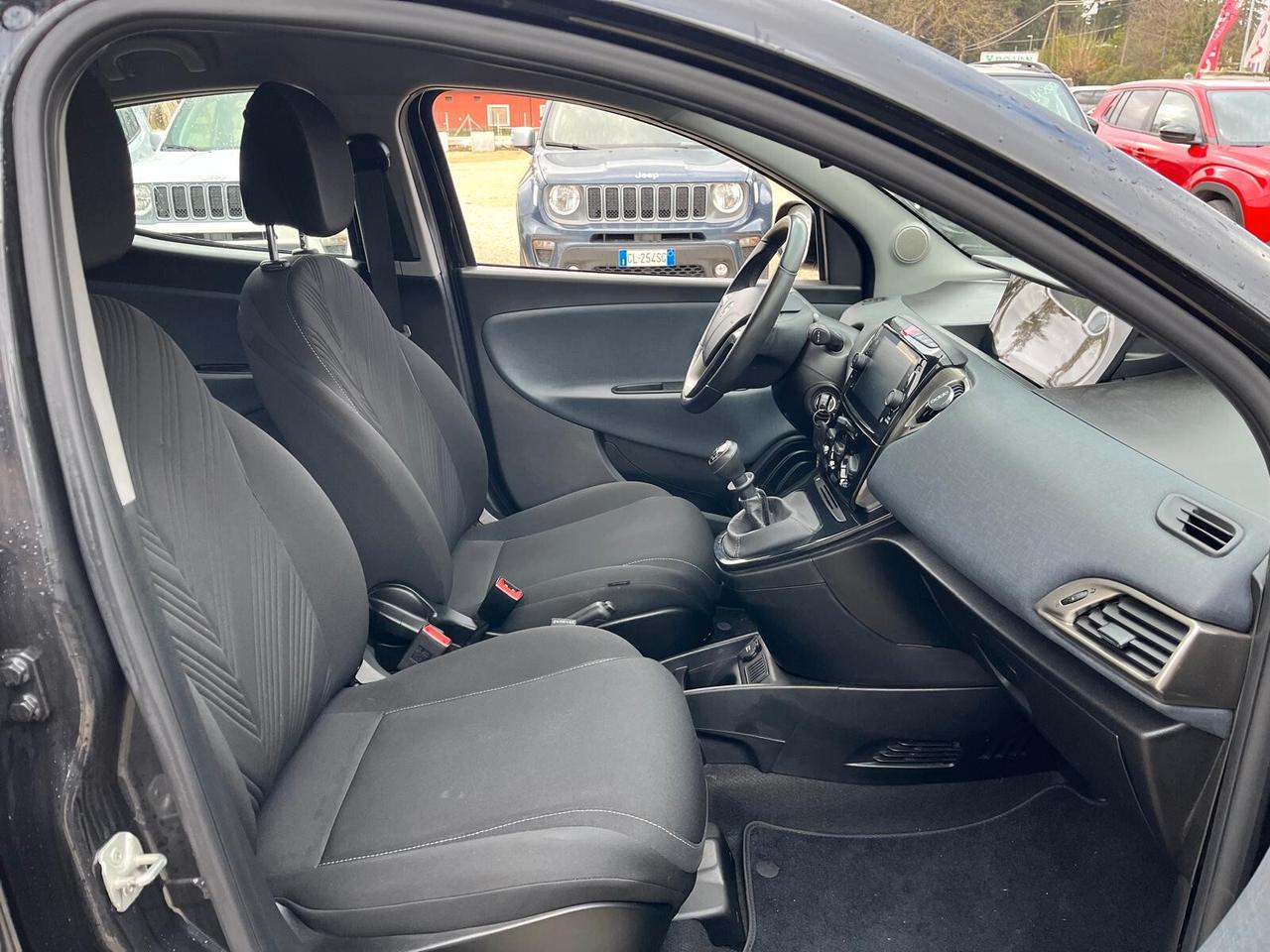 Lancia Ypsilon 1.0 FireFly 5 porte S&S Hybrid Gold