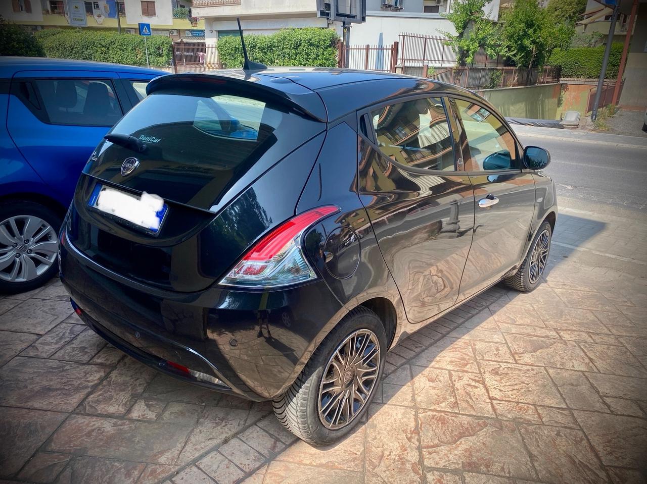 Lancia Ypsilon 1.0 FireFly 5 porte S&S Hybrid Ecochic Gold