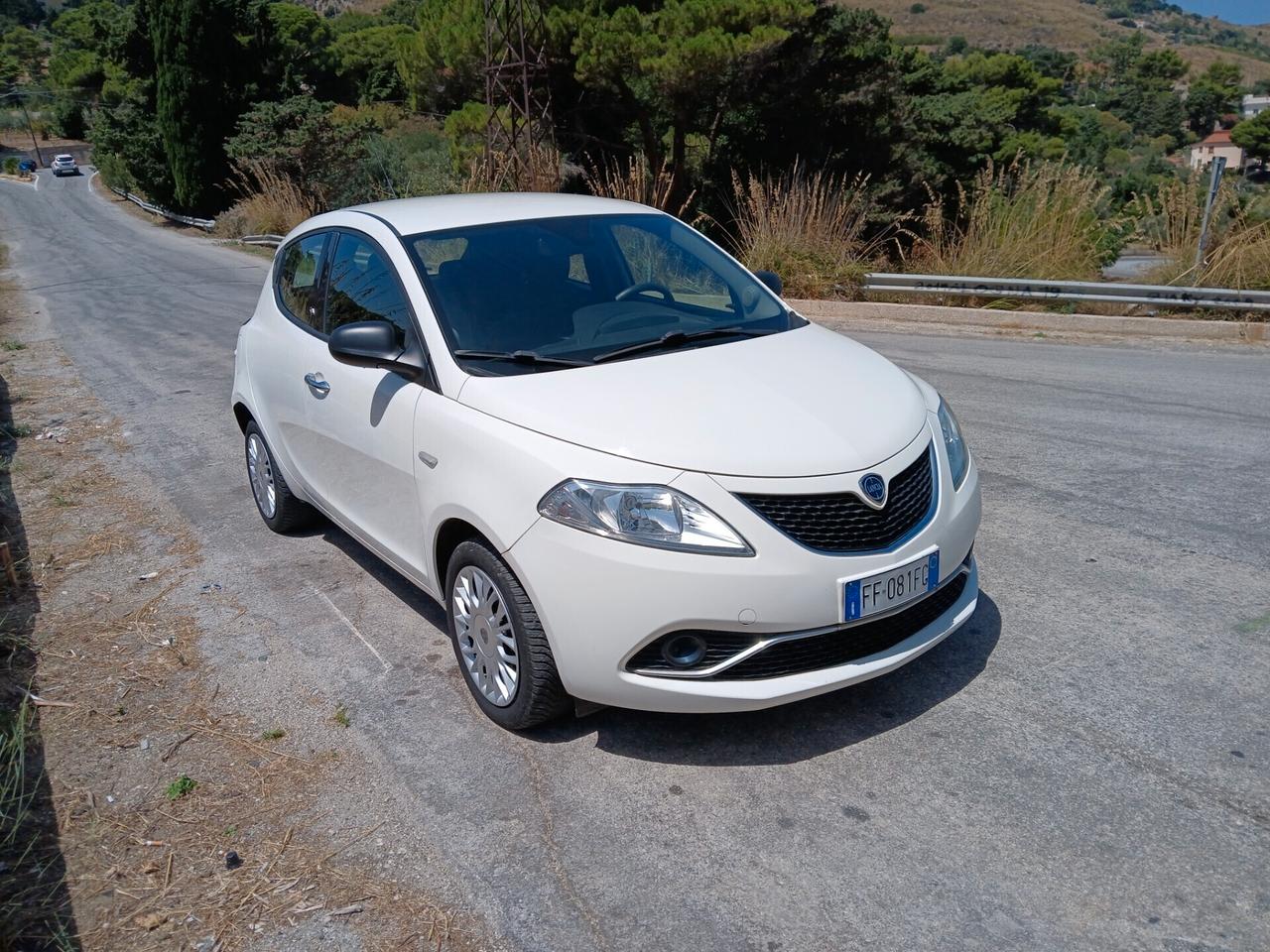 Lancia Ypsilon 1.2 Silver