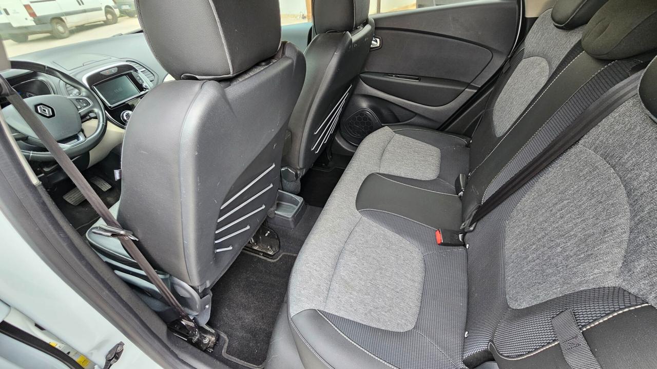 Renault Captur dCi 8V 90 CV EDC Initiale Paris
