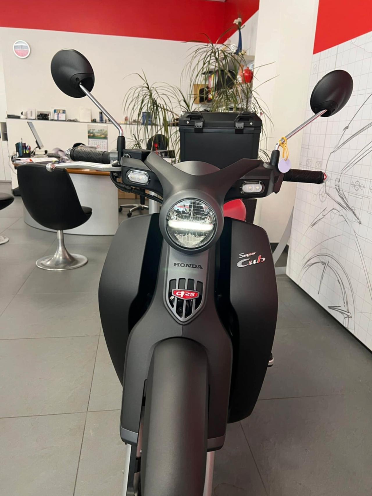 Honda Super Cub 125 - 2023 - 830 km