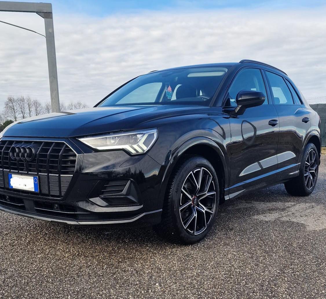 Audi Q3 35 TFSI S tronic Identity Black