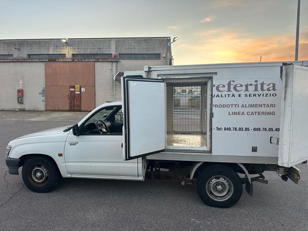 Toyota Hilux 2.5 D-4D 2WD 2p. Cabinato