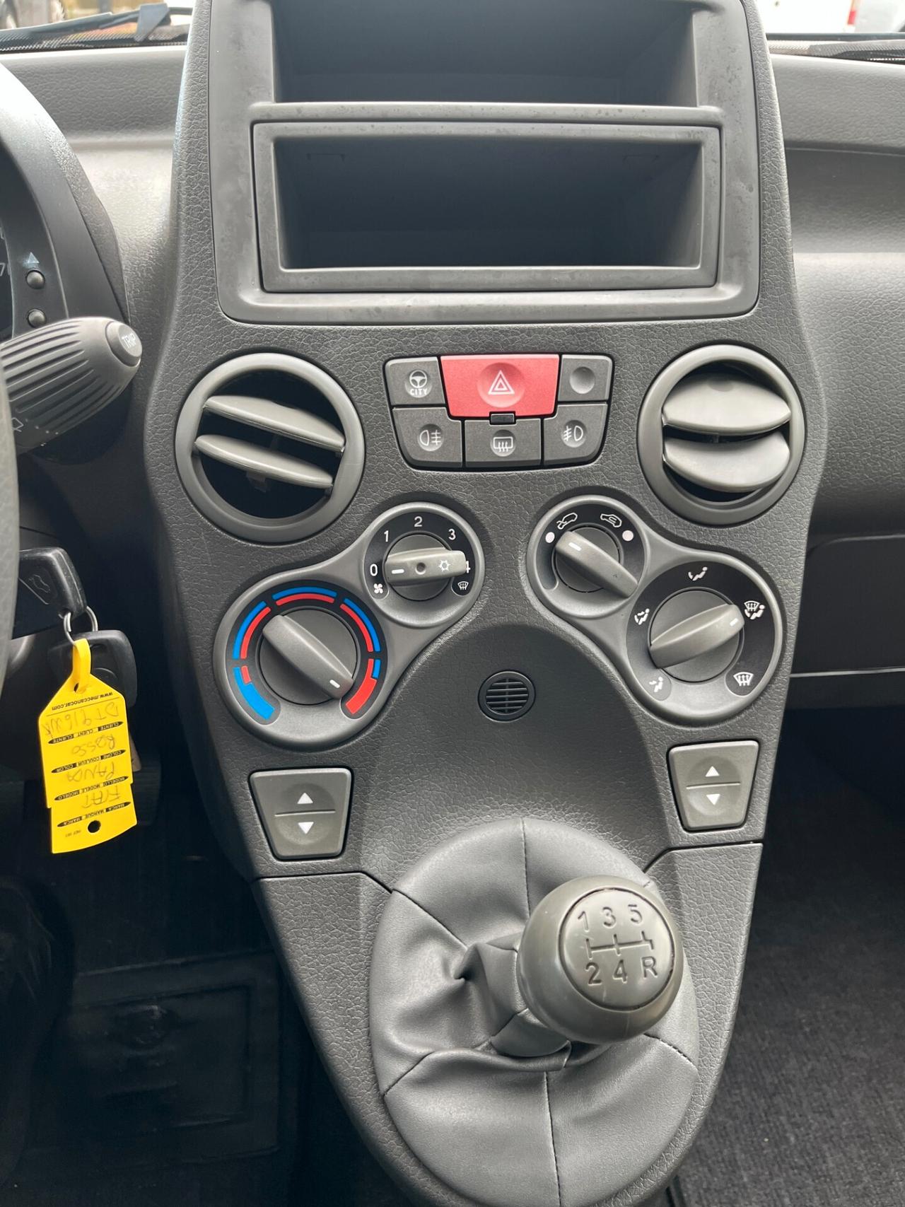 Fiat Panda 1.2 Dynamic Natural Power CON SOLI 99798 KM ADATTA AI NEOPATENTATI UNICO PROPRIETARIO