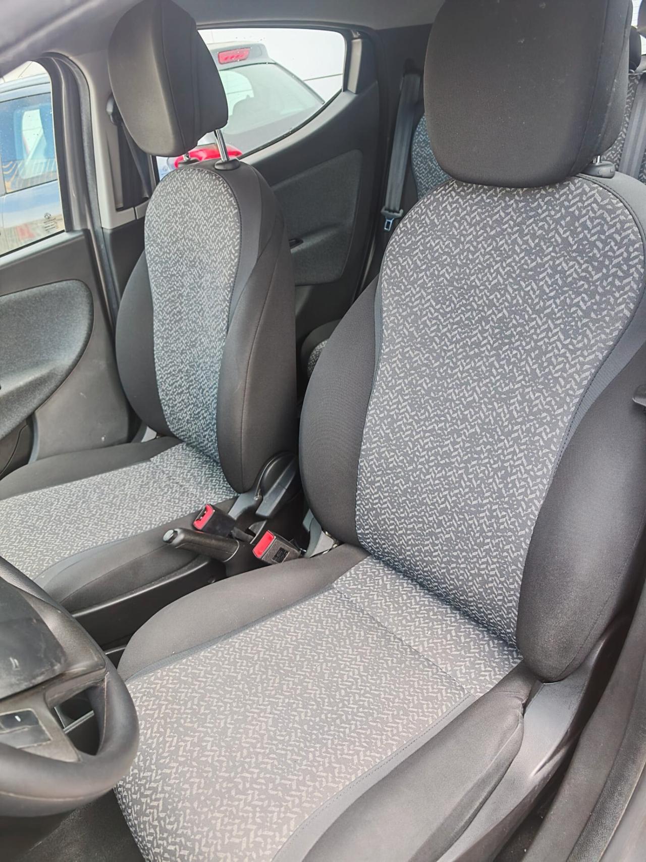 Lancia Ypsilon 1.0 FireFly 5 porte S&S Hybrid Silver