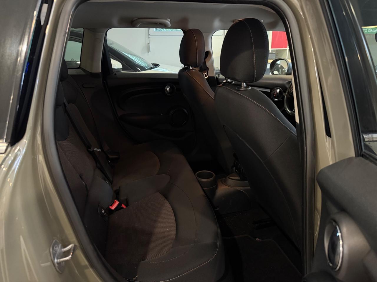 Mini one 1.5 Baker Street 2019 150.000KM