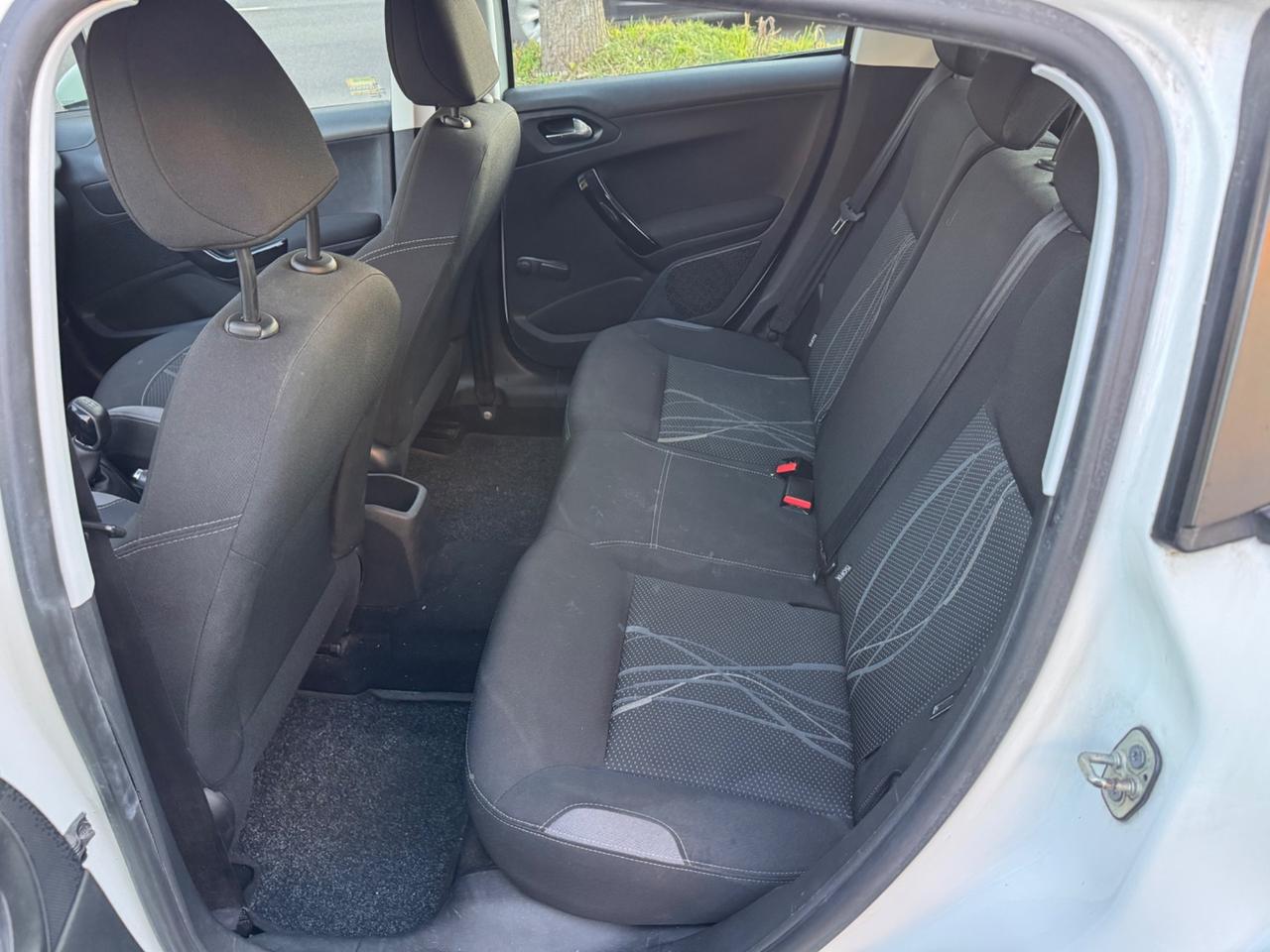 Peugeot 208 1.4 HDi 68 CV 5 p neopaten garanzia 12 m