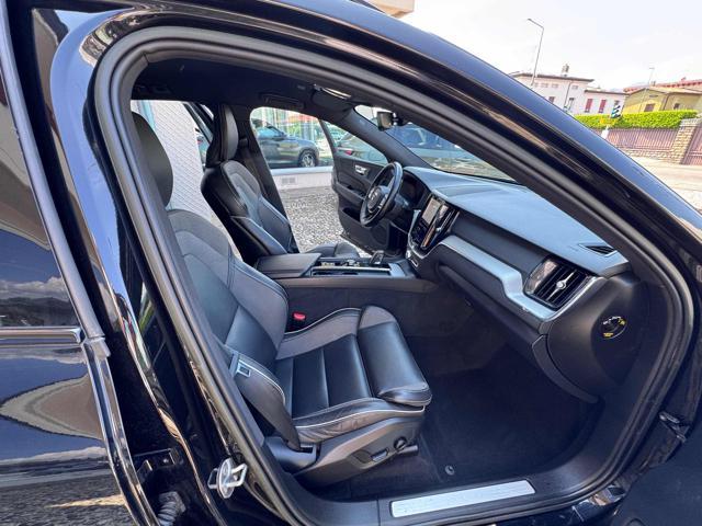VOLVO XC60 B4 (d) AWD automatico Plus Dark