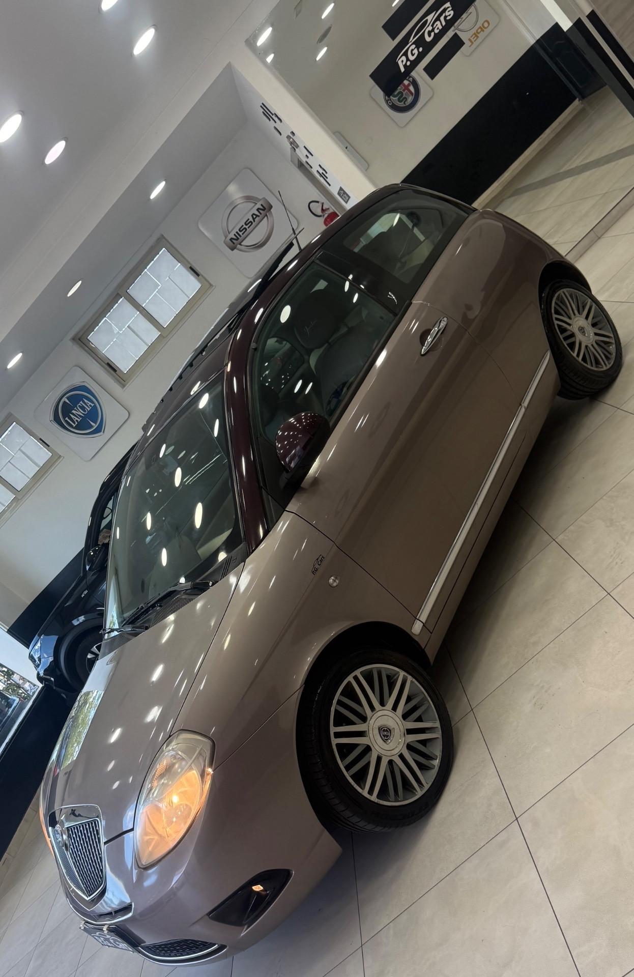 Lancia Ypsilon 1.3 MJT 75 CV Platino