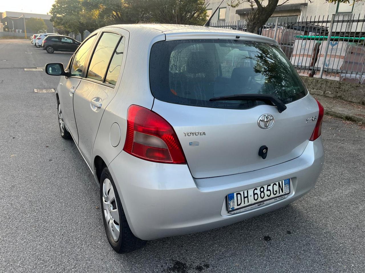 Toyota Yaris 1.0 5 porte