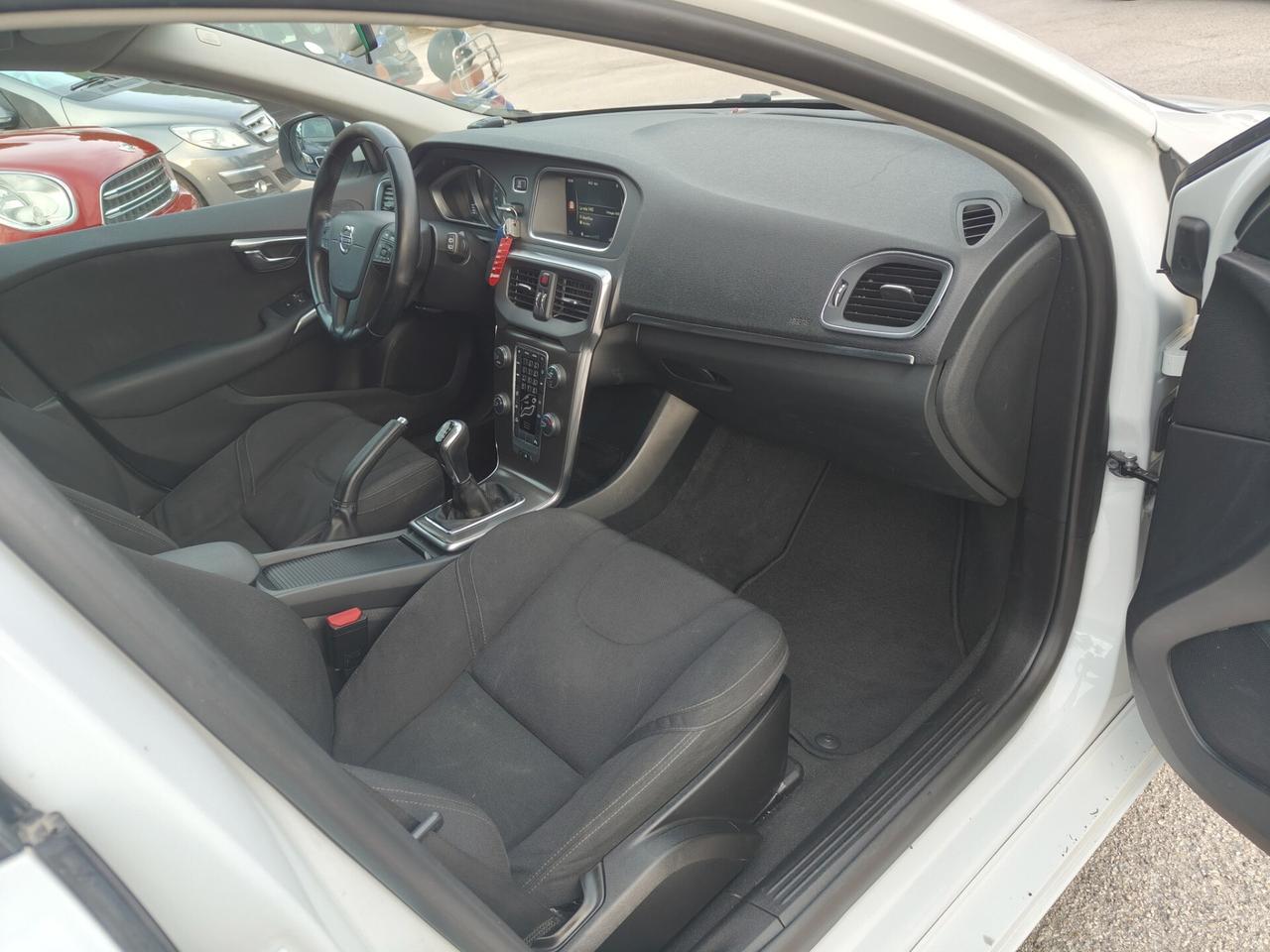 Volvo V40 D2 1.6d summum