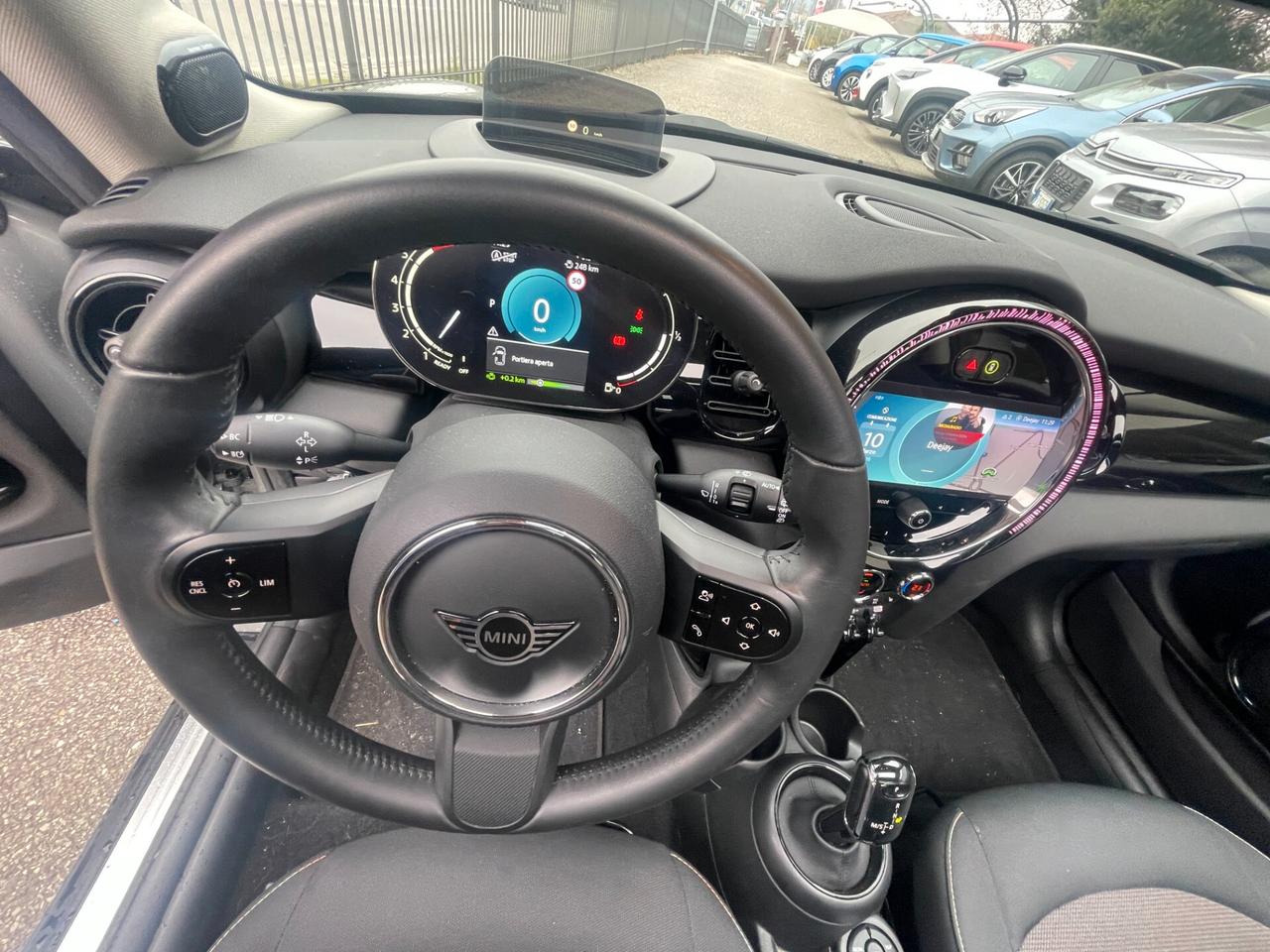 Mini IV F56 3p 1.5 Essential auto Full. 11.000 KM !!