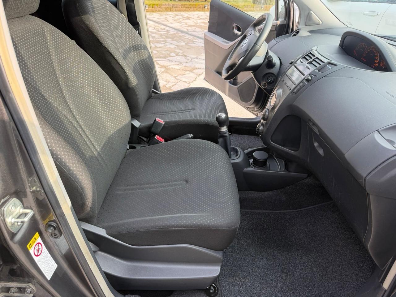 Toyota Yaris 1.0 5 porte Sol neopatentati