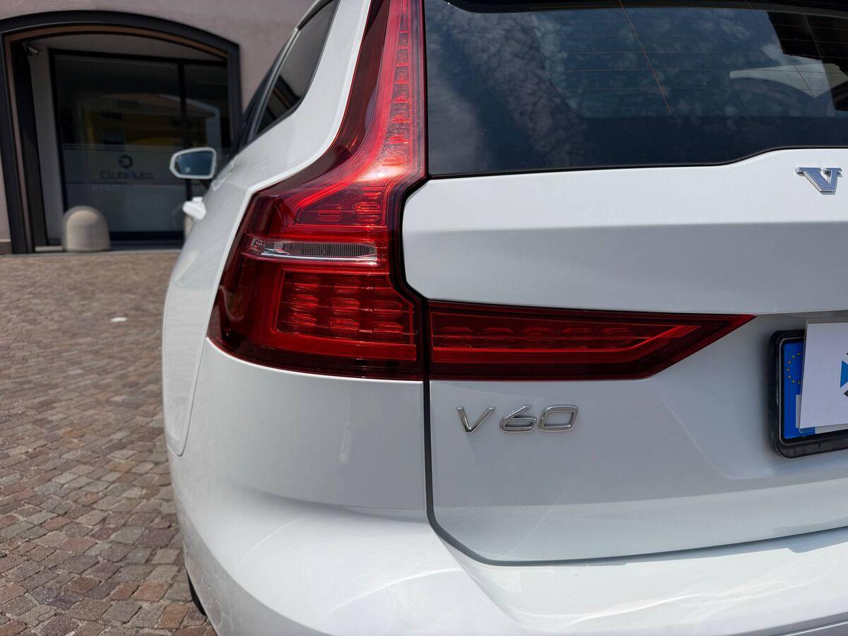 Volvo V60 2.0 b3 Momentum Business auto 8m my21