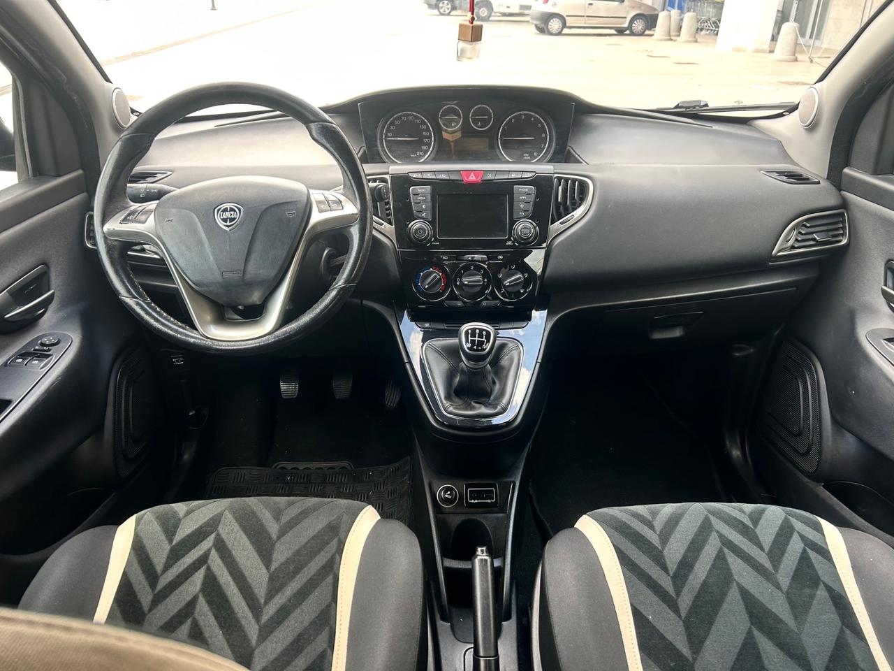 Lancia Ypsilon 1.2 69 CV 5 porte Platinum GPL