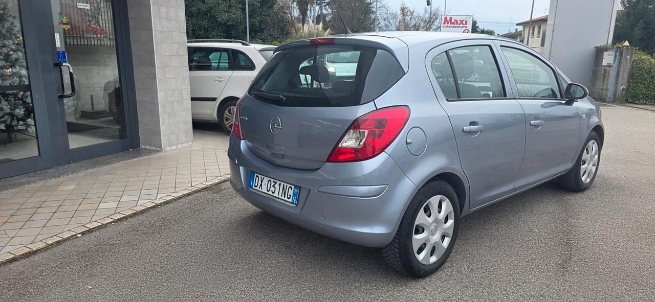 Opel Corsa 1.2 benzina Neopatentati