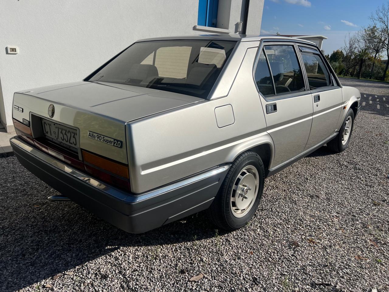 Alfa Romeo 90 2.0i Super clima
