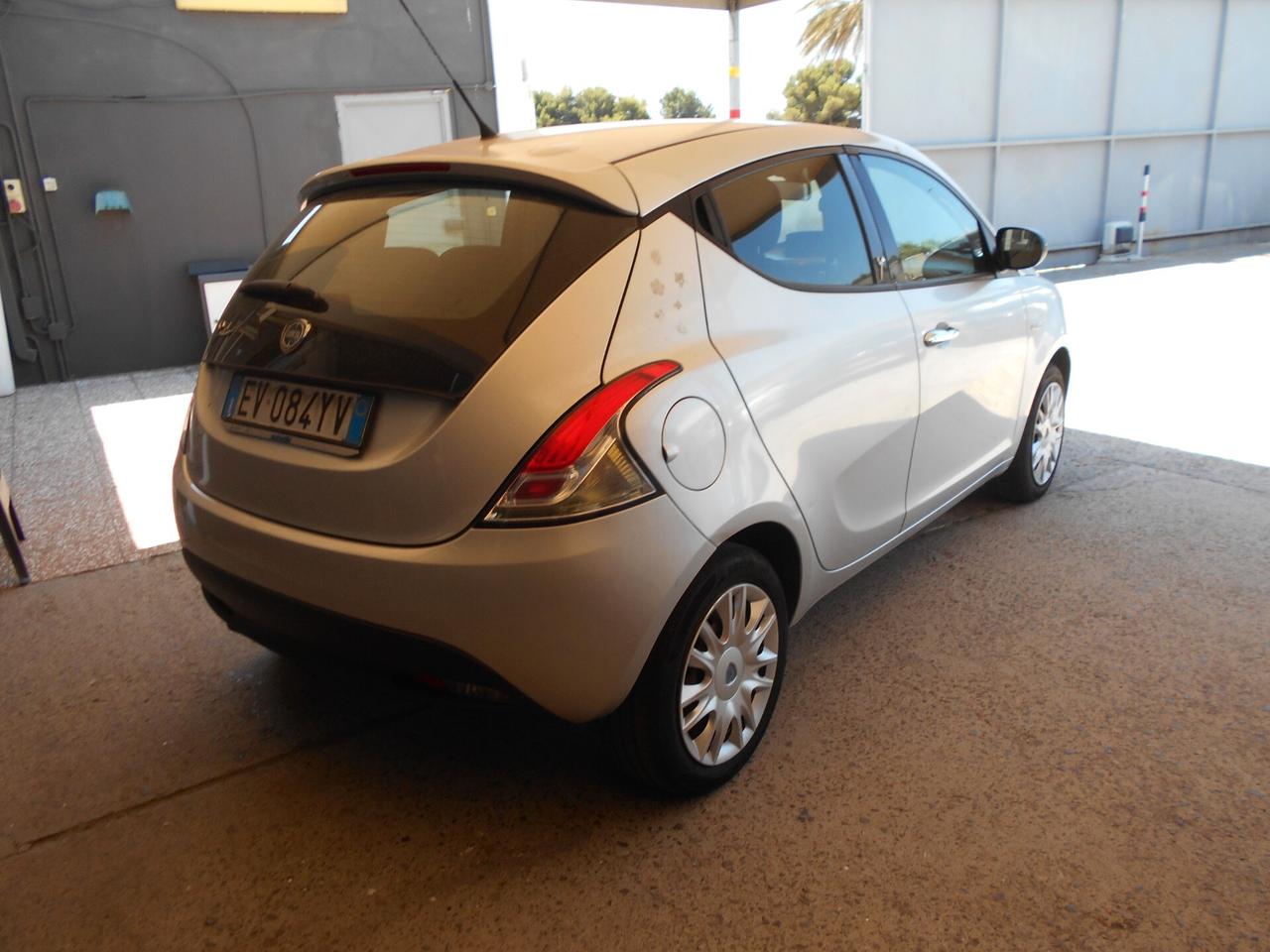 Lancia Ypsilon 1.2 69 CV 5 porte S&S Platinum