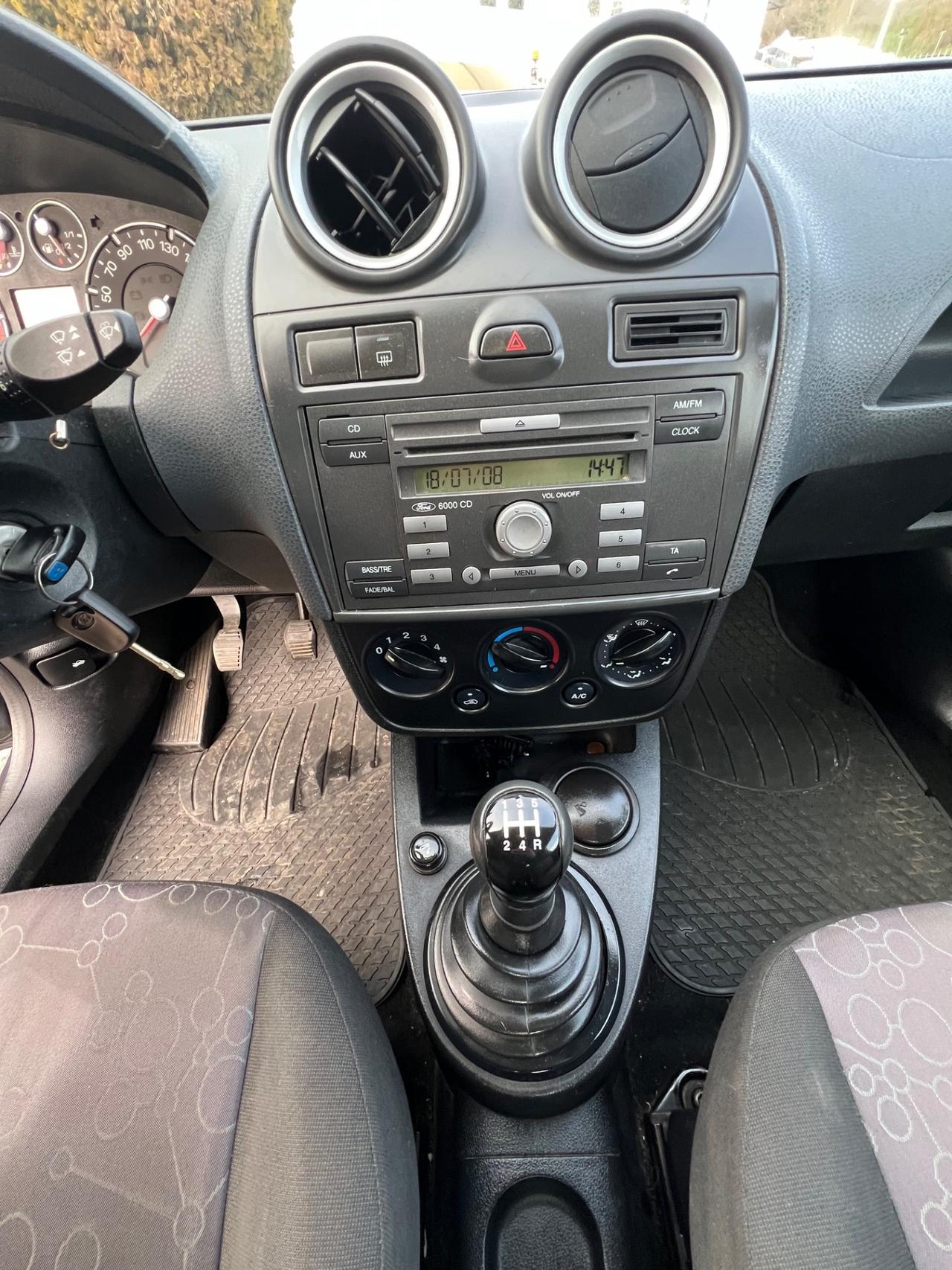 Ford Fiesta 1.4 16V 5p. Ghia