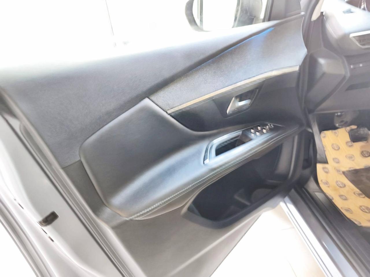 Peugeot 3008 BlueHDi 130 S&S EAT8 Allure